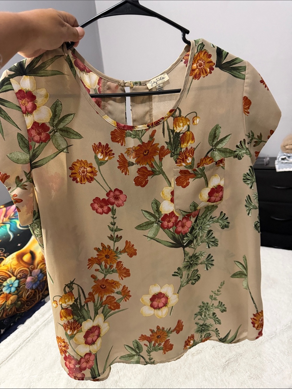 Lily White Beige Floral Short-Sleeve Blouse - Picture 4 of 4